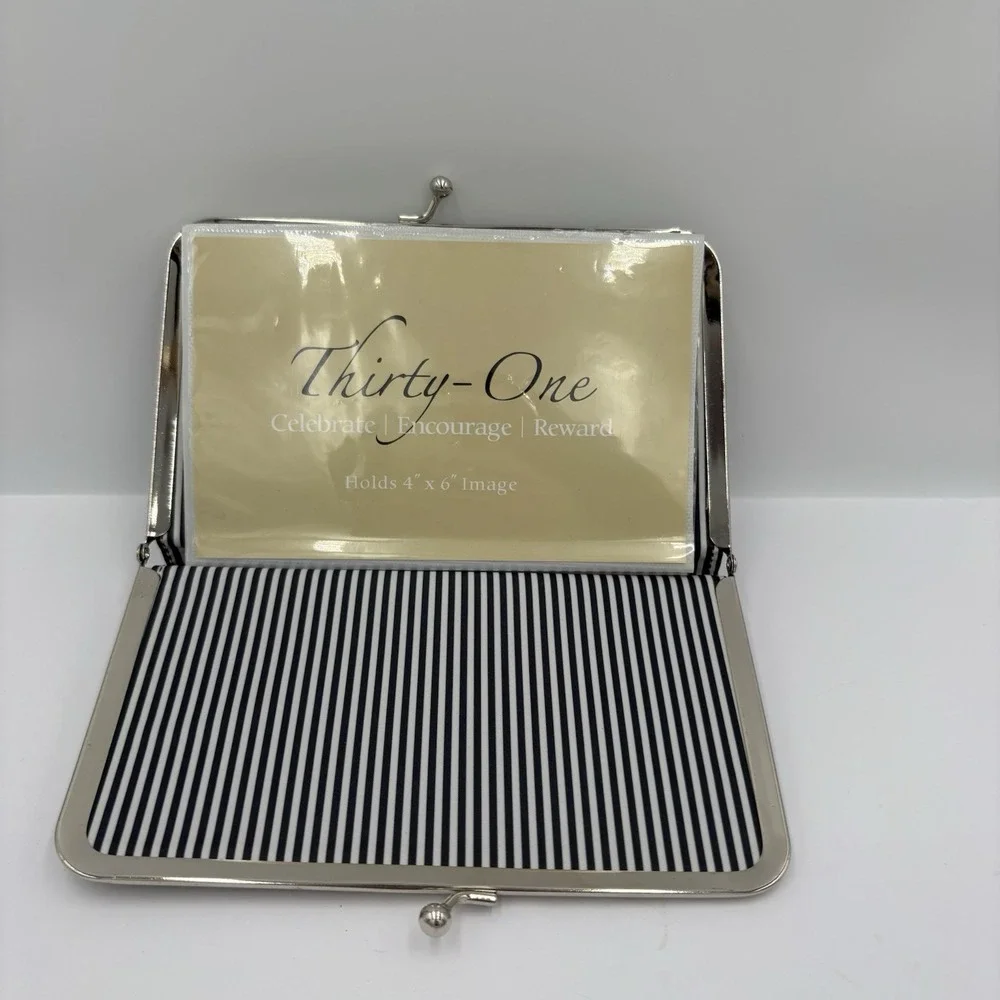 Thirty One Photo Wallet Dot Dot Clutch, Holds 4